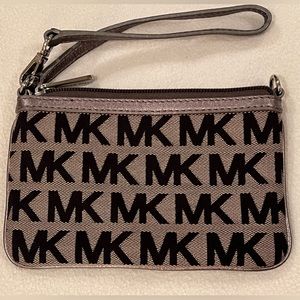 Michael Kors Black/Beige MK Signature Logo Jacquard Canvas Wristlet Clutch NWOT